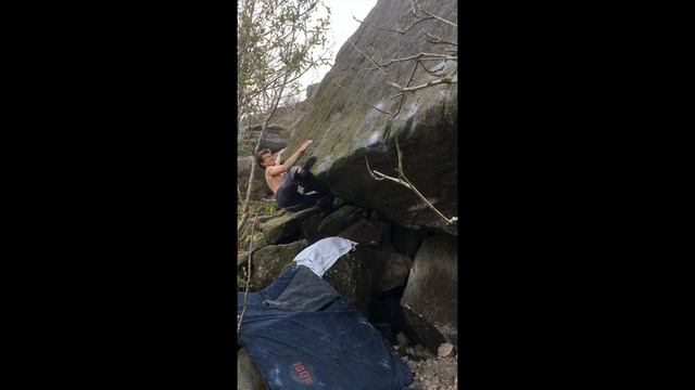 First Ascent Bone at it left hand Font 7b, Matterhorn Boulder, Baslow Edge, Peak District Boulderin смотреть онлайн
