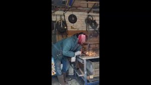 Сравнение дуговой сварки электродом и полуавтомата на сборке ступеней лестницы. Ощущения и выводы.