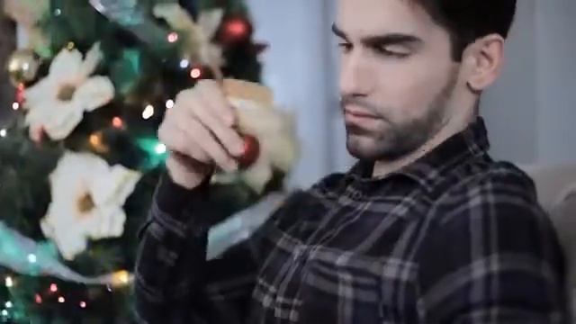 Man checking his white Laptop and orders food video mockup смотреть онлайн