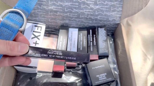 M•A•C Cosmetics Unboxing!😃 #maccosmetics #macmakeup #unboxing смотреть онлайн