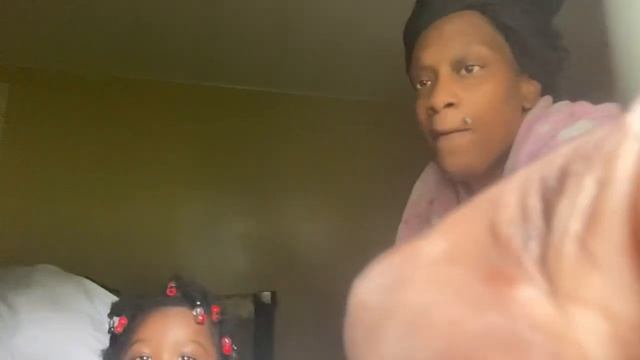 WAITING ON MAMA TO GET THE GIRLS LOOKING OUT THE WINDOW 🤦🏽♀️🥺💋 смотреть онлайн