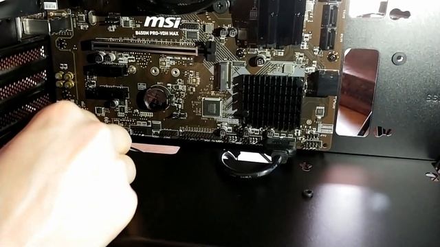 How to Build a PC in 2020 (For Beginners)! смотреть онлайн