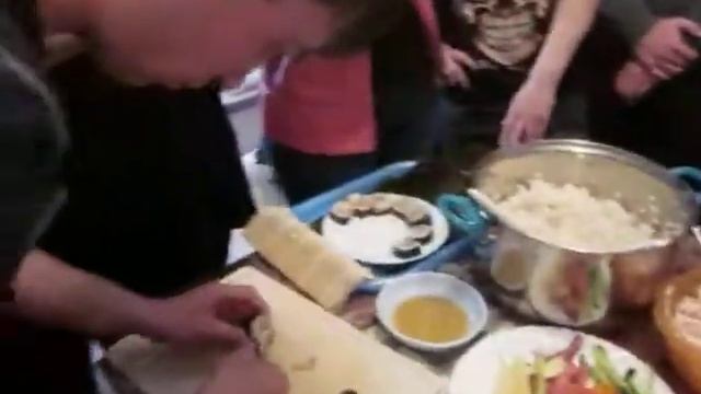 Заворачиваю кимпап смотреть онлайн