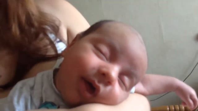 Подглядывает :) смотреть онлайн