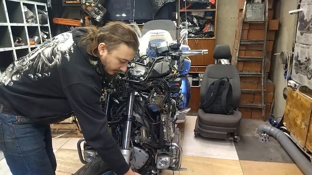 Установка переднего колеса Honda GoldWing GL1800 смотреть онлайн