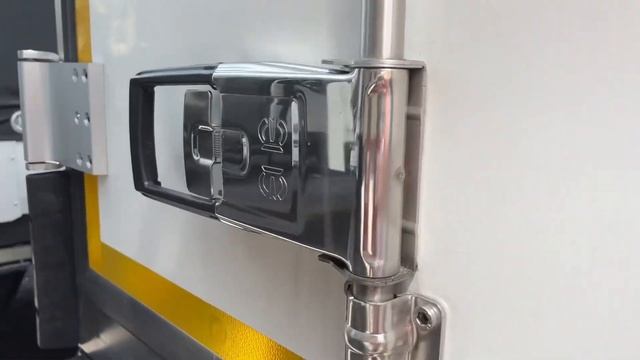 Полуприцеп рефрижератор Krone на осях Saf