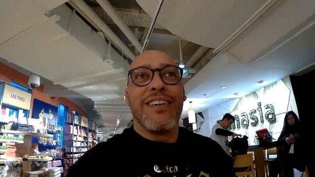 Galeria Lafaiete á Galeria pagé de luxo em Paris смотреть онлайн