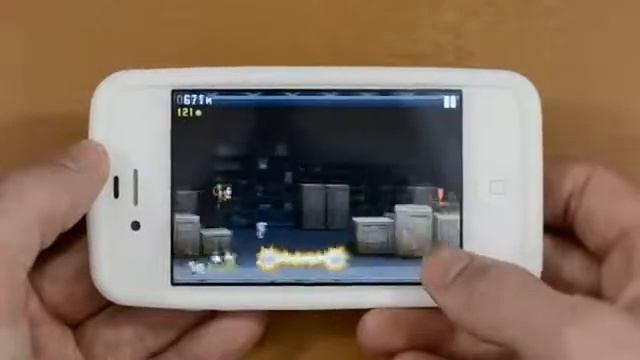 Gaming on the iPhone 4S смотреть онлайн