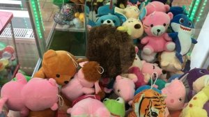 В АВТОМАТЫ ХВАТАЙКА ВЫИГРАЛ БОЛЬШИЕ ИГРУШКИ