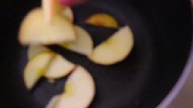 95 year old doctor eats Apple THIS WAY every day! Liver and intestines like teenager's! смотреть онлайн