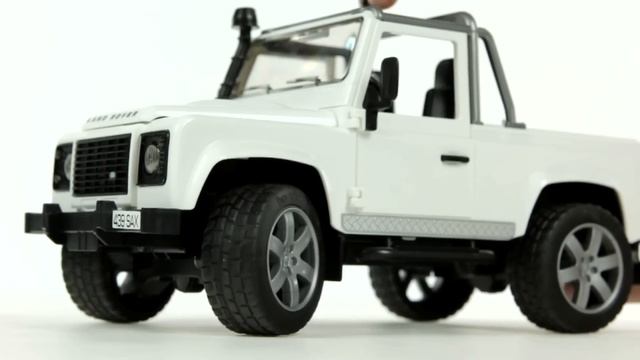 Land Rover Defender Pick Up (Bruder 02591) - Muffin Songs' Toy Review смотреть онлайн