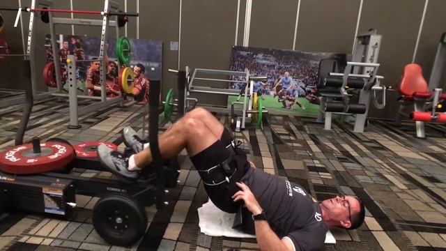 Lower body BFR session - training high & low load for performance смотреть онлайн