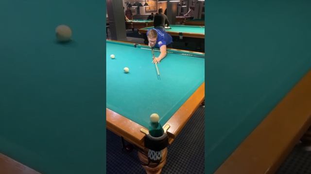 Сложный удар «Парашют» в бильярде смотреть онлайн