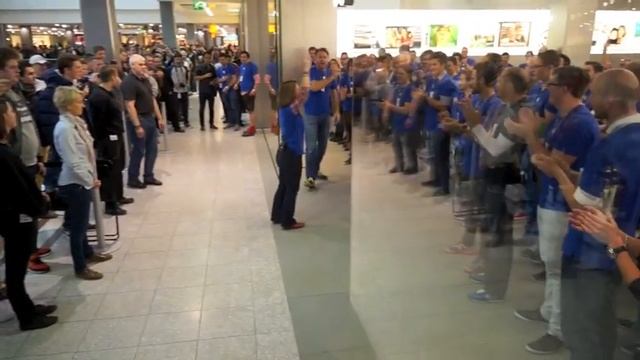 Apple Store OEZ - 2. Apple Store Münchens eröffnete am 28.09.2013 (Olympia Einkaufs Zentrum) смотреть онлайн