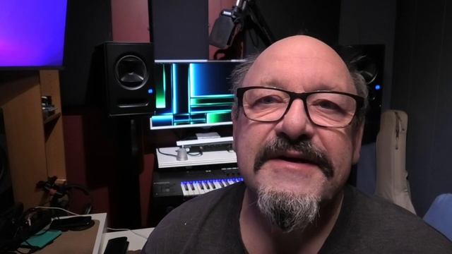 Comparing a blue tooth mic to an external camera mic смотреть онлайн
