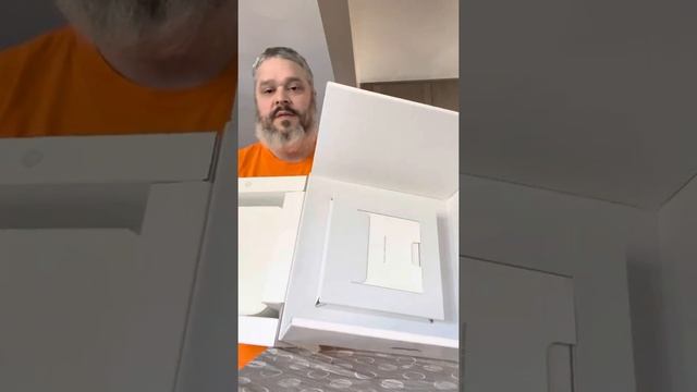 Unboxing Mac Studio - Apple’s Mac Daddy of Computers смотреть онлайн
