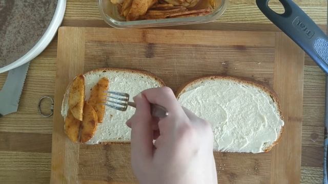 Apple Pie Stuffed French Toast | The Discount Vegan