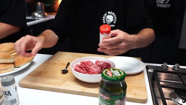 Shammi Judges a Big Mac Challenge смотреть онлайн