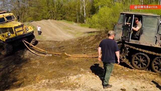 ATS-59G — Soviet - Russian high-speed artillery tractor saves Incredible XXL- dump truck KrAZ-255 смотреть онлайн