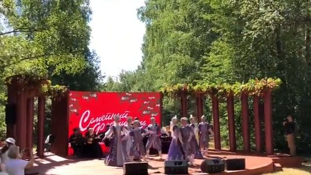 6 июня на семейном фестивале «Рябинушка» выступил ансамбль русской музыки и танца «Садко» смотреть онлайн