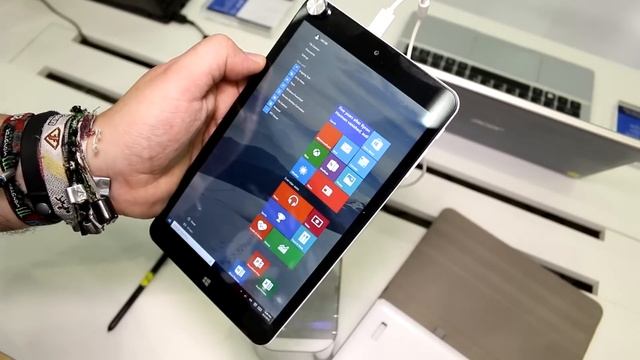 MSI S80 Note 8 inch Windows 10 tablet with stylus hands on [ENGLISH] смотреть онлайн