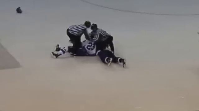 Cass Mappin vs Brennan Yadlowski.wmv смотреть онлайн