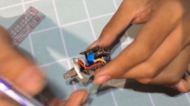 Thực hành: Tìm hiểu bộ mạch bên trong cục sạc/ Đăng Quang Lợi смотреть онлайн