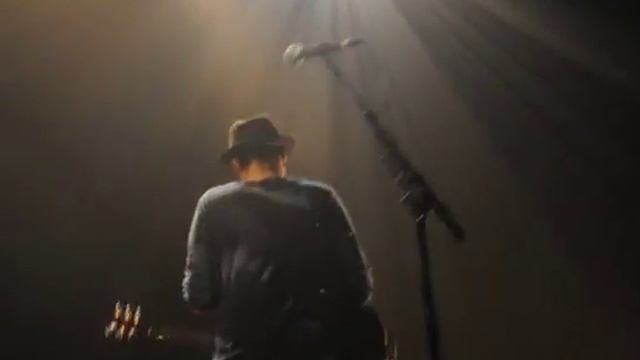 Peter Doherty reads "Le vin des amants" by Charles Baudelaire in Annemasse + Merry Go Round смотреть онлайн