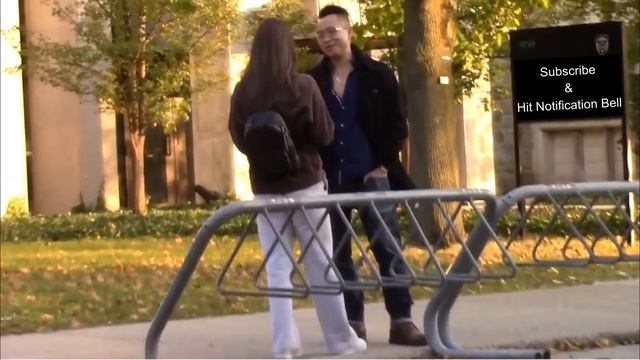 How to Use Body Language to Flirt & Attract a Girl смотреть онлайн