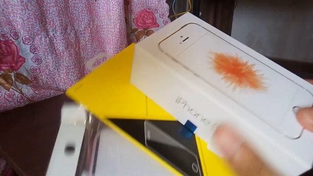 Unboxing iPhone SE 2016 in late 2022 смотреть онлайн
