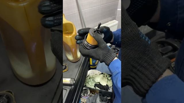 Замена моторного масла на Range Rover смотреть онлайн