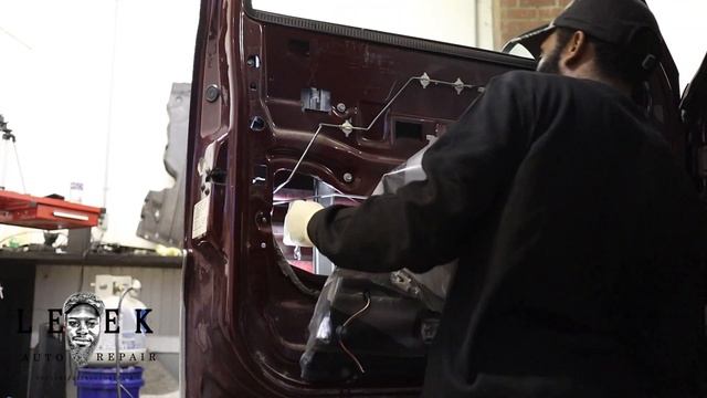 Outside Door Handle Replacement | 2000 Chevy Suburban смотреть онлайн