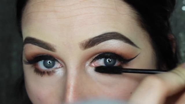Neutral Eye & Bold Lip | AnxiousBeauty смотреть онлайн