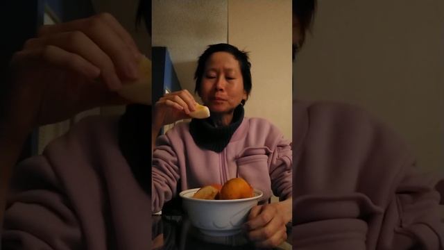 Life after cancer - Mandarin orange, organic pear, organic Pink Lady apple and organic Gala apple смотреть онлайн