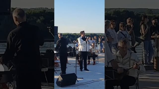 28 июня в городе Кашире на фестивале «Серебристые облака» выступил оркестр солистов «Русские Узоры» смотреть онлайн