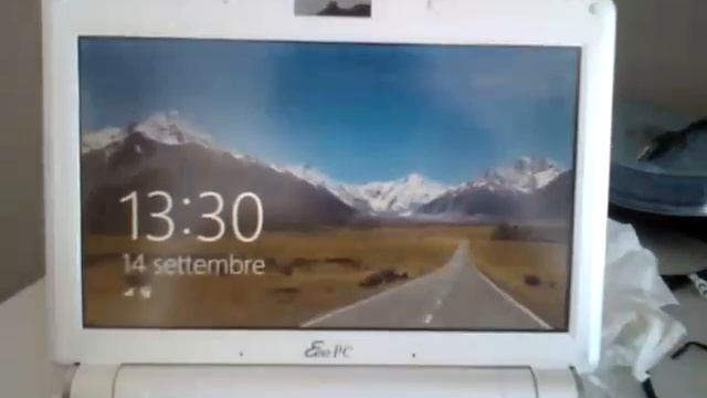 Windows 8 Developer Preview Cold Boot on Asus EeePc 901 TouchScreen смотреть онлайн