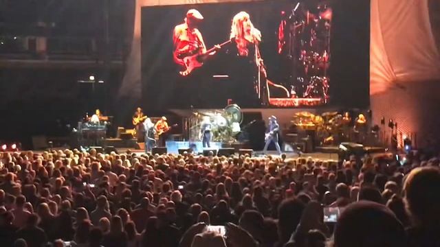 Fleetwood Mac - Second Hand News @ The United Center October 6, 2018 смотреть онлайн