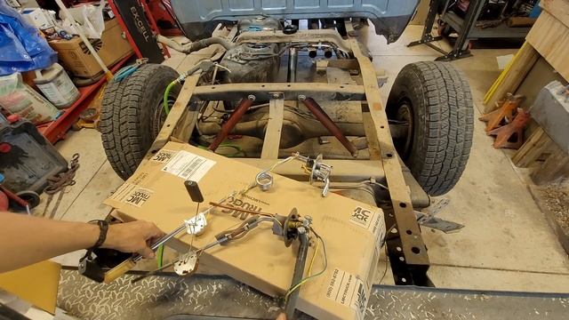 1984 Dodge Ram - Pull the Bed to fix the Fuel Tank Sending Unit смотреть онлайн