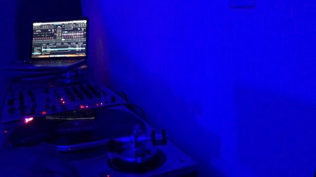 DEEP HOUSE / MINIMAL HOUSE VINYL + TRAKTOR смотреть онлайн