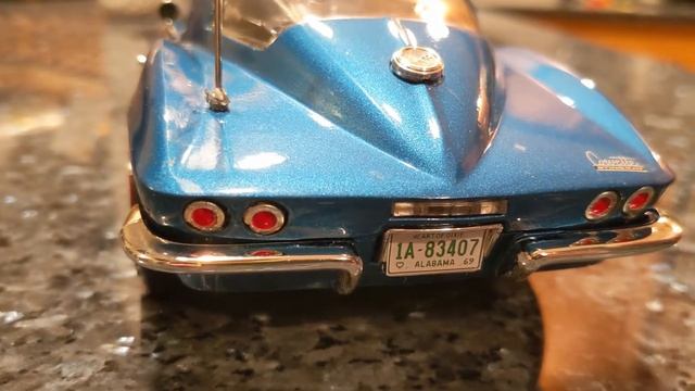 1/18 Diecast 1967 Chevy Corvette Stingray Unboxing by Auto world смотреть онлайн