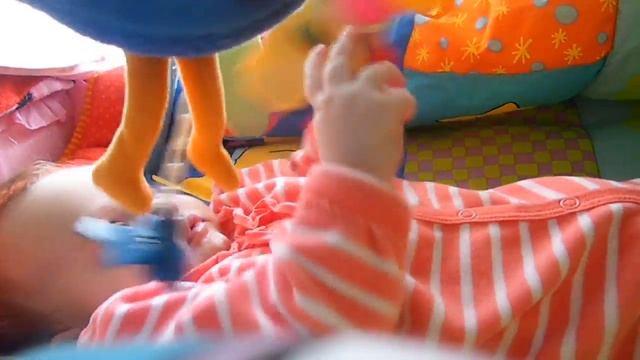 АЛИСА МАЛЫШКА ИГРАЕТ В ИГРУШКИ смотреть онлайн