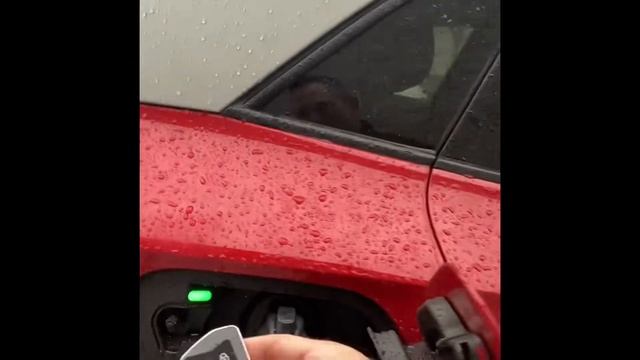Unplugging VW ID EV in the rain смотреть онлайн
