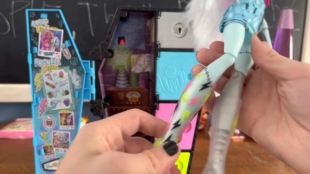 Monster High Skulltimate Secrets Frankie Stein Unboxing Review смотреть онлайн