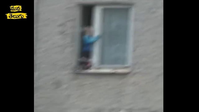 Boy hanging on 8th floor window | OMG this is Crazy || Where is the Mother?? смотреть онлайн