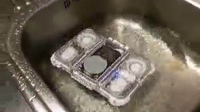 Stuff tests a waterproof iPod speaker, the Music Showcase смотреть онлайн