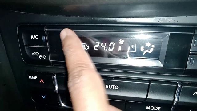 Vitara Brezza AC Defogger Climate Control कैसे इस्तेमाल करें Front & Rear defogger in car. смотреть онлайн