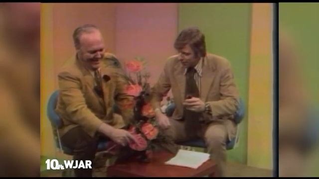 Guest pulls prank on host, resulting in hilarious moment on NBC 10 смотреть онлайн