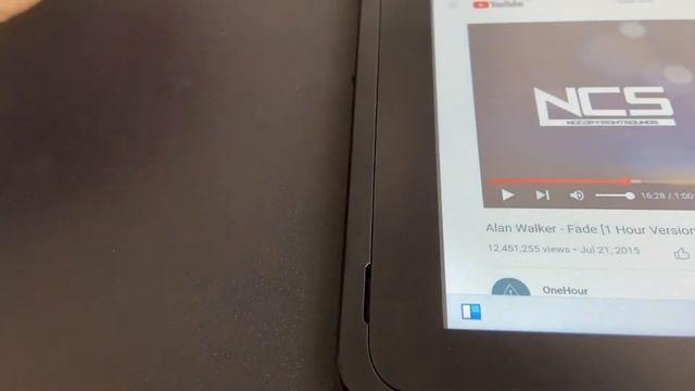 Máy tính bảng chạy Windows 11 - Fujitsu ARROWS Tab Q507 смотреть онлайн