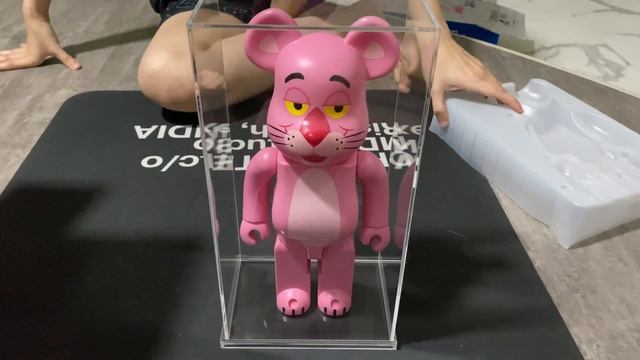 Unboxing of Pink Panther Bearbrick смотреть онлайн