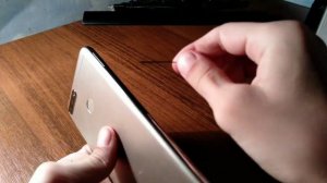 КАК ОТКРЫТЬ ЛОТОК ДЛЯ СИМ-КАРТЫ БЕЗ СПЕЦИАЛЬНОЙ СКРЕПКИ?